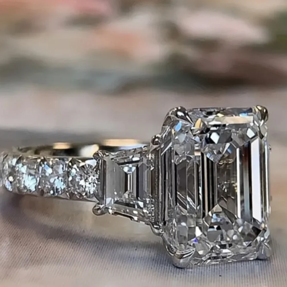 Elegant Silver Women's Ring Cubic Zirconia Size 7 NWT